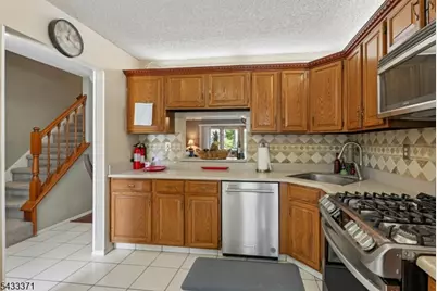 79 Chelsea Ct, Franklin Township, NJ 08823 - Photo 13