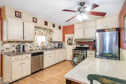 110 Overlook Ave, East Hanover Township, NJ 07936 - Photo 3