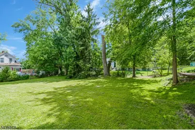 1 Linda Ln, North Plainfield, NJ 07060 - Photo 5