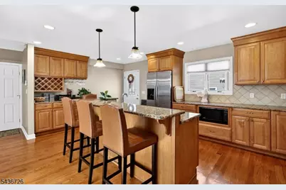 37 Hall Dr, Clark Township, NJ 07066 - Photo 5
