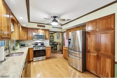15 Bourbon St, Wayne Twp., NJ 07470 - Photo 9