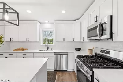 128 Big Piece Rd, Fairfield, NJ 07004 - Photo 5