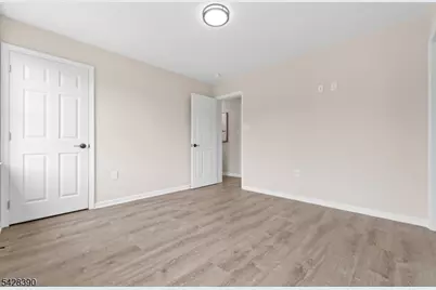 128 Big Piece Rd, Fairfield, NJ 07004 - Photo 27
