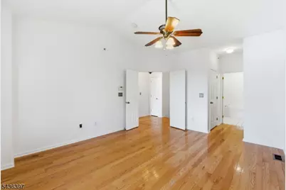 131 Brittany Ct, Clifton, NJ 07013 - Photo 29