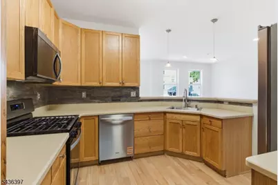 131 Brittany Ct, Clifton, NJ 07013 - Photo 11
