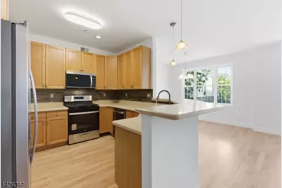 131 Brittany Ct, Clifton, NJ 07013 - Photo 9