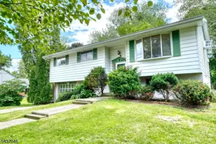 419 Knowlton St, Belvidere, NJ 07823 - Photo 1