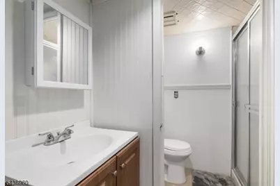 16 Summit Rd, Clifton, NJ 07012 - Photo 23