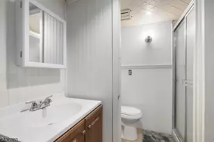 16 Summit Rd, Clifton, NJ 07012 - Photo 23