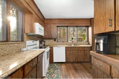 16 Summit Rd, Clifton, NJ 07012 - Photo 9