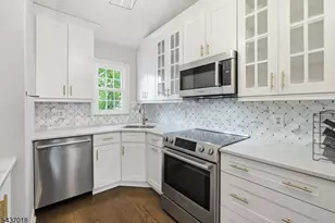 130 Smithfield Ct, Bernards Township, NJ 07920 - Photo 5