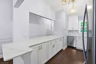 130 Smithfield Ct, Bernards Township, NJ 07920 - Photo 3