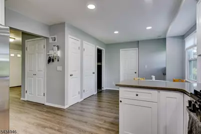 539 Lyme Rock Rd, Bridgewater, NJ 08807 - Photo 9