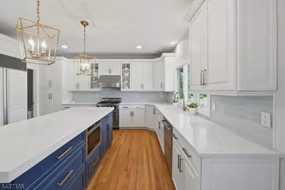 13 Hunters Trl, Chester, NJ 07930 - Photo 9