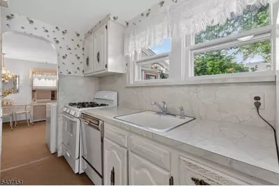 189 Tappan Ave, Belleville, NJ 07109 - Photo 9