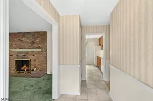 28 Evergreen Dr, Berkeley Heights Township, NJ 07922 - Photo 3