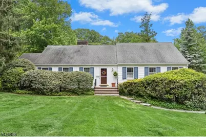 28 Evergreen Dr, Berkeley Heights Township, NJ 07922 - Photo 1