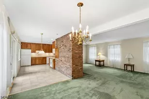 28 Evergreen Dr, Berkeley Heights Township, NJ 07922 - Photo 11