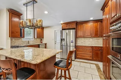 13-17 Van Velsor Pl, Newark, NJ 07112 - Photo 7