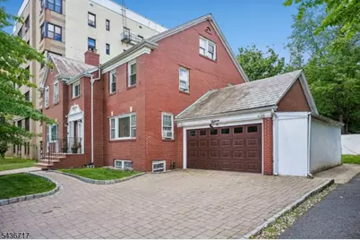 13-17 Van Velsor Pl, Newark, NJ 07112 - Photo 23