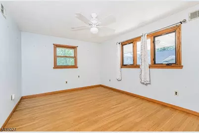 27 Phoenix Ave, Edison, NJ 08837 - Photo 9