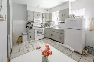222 E Henry St, Linden, NJ 07036 - Photo 5