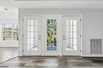 9104 Ravenscroft Rd, Clifton, NJ 07013 - Photo 19