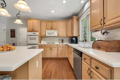 17 Cromwell Dr, Chester, NJ 07930 - Photo 5