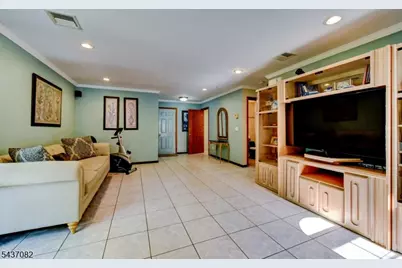 11 Yellow Brick Rd, Wayne, NJ 07470 - Photo 31