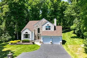 19 Colonial Cir, Vernon, NJ 07418 - Photo 1