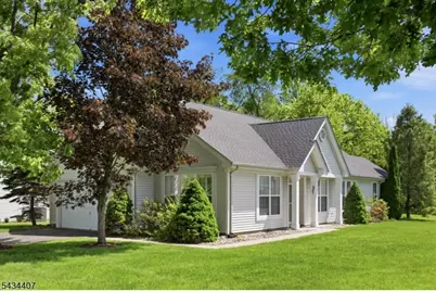 30 Victoria Dr, White Township, NJ 07823 - Photo 5