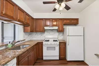 502 Woodbridge Commons Way, Woodbridge Township, NJ 08830 - Photo 9