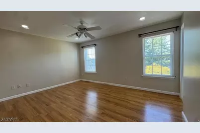 371 Hawkshead Way, Franklin Township, NJ 08873 - Photo 17