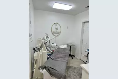 372 Lakeview Ave, Clifton, NJ 07011 - Photo 5