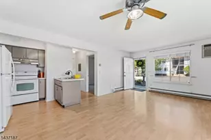 39 Larkspur Ct, Bedminster Township, NJ 07921 - Photo 5