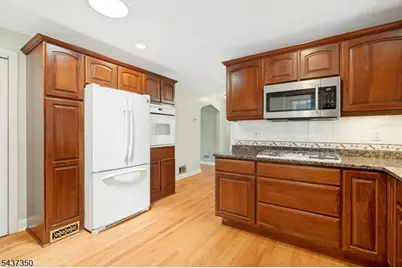12 Evelyn Pl, East Hanover Township, NJ 07936 - Photo 5