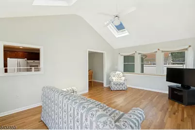 12 Evelyn Pl, East Hanover Township, NJ 07936 - Photo 9