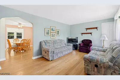 12 Evelyn Pl, East Hanover Township, NJ 07936 - Photo 3