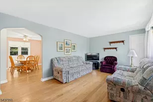 12 Evelyn Pl, East Hanover Township, NJ 07936 - Photo 3