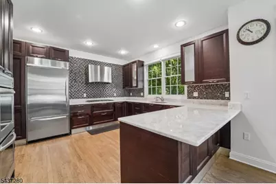76 Schindler Way, Fairfield Twp., NJ 07004 - Photo 13