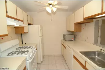 214 Stratford Pl, Bridgewater, NJ 08805 - Photo 5