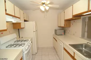 214 Stratford Pl, Bridgewater, NJ 08805 - Photo 5