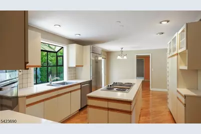 2278 Edgewood Ter, Scotch Plains Township, NJ 07076 - Photo 15