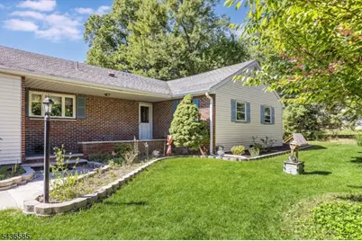 5 Pinewood Ter, Fairfield, NJ 07004 - Photo 3
