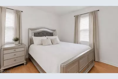 7 Washington Ave, Elmwood Park, NJ 07407 - Photo 7