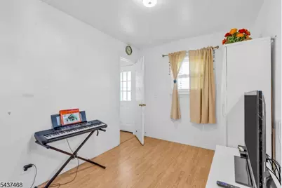 7 Washington Ave, Elmwood Park, NJ 07407 - Photo 15