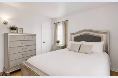 7 Washington Ave, Elmwood Park, NJ 07407 - Photo 9