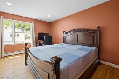 286 Gilbert Ave, Elmwood Park, NJ 07407 - Photo 9
