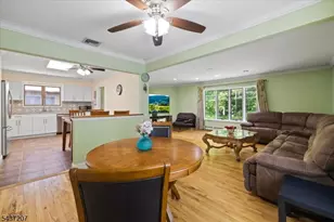 286 Gilbert Ave, Elmwood Park, NJ 07407 - Photo 5