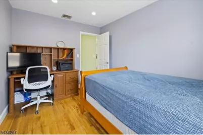286 Gilbert Ave, Elmwood Park, NJ 07407 - Photo 15